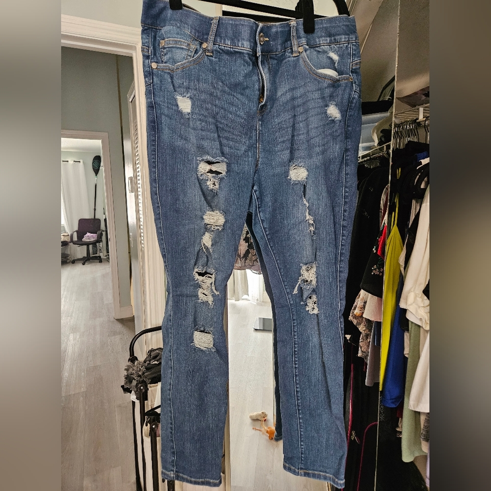 Torrid Bombshell Skinny Premium Stretch High-Rise Destructed Jean - Size 18S